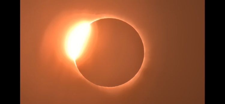 The Diamond Ring eclipse with Dwarf Mini